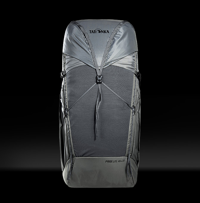 Gleiche Stärke. Weniger Gewicht. Der ultraleichte Pyrox Lite 48+10 Tourenrucksack mit effizienter Lastübertragung und einstellbarem Tragesystem.