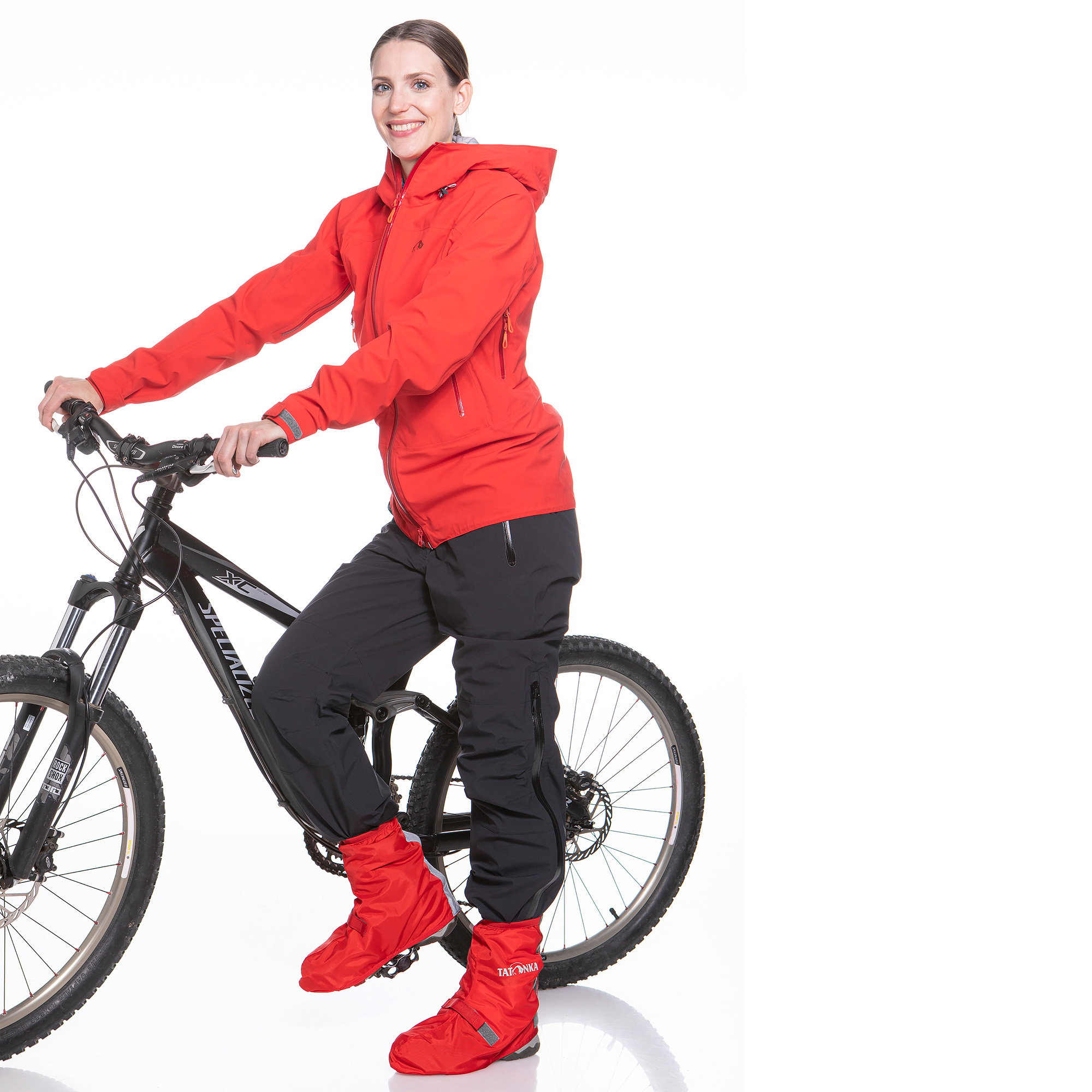 Tatonka Velo Gaiter red rot Gamaschen - Detailansicht Mantel, Schuh, Person, Fahrrad, Rad, Tatonka Velo Gaiter red rot Gamaschen - Detailansicht
