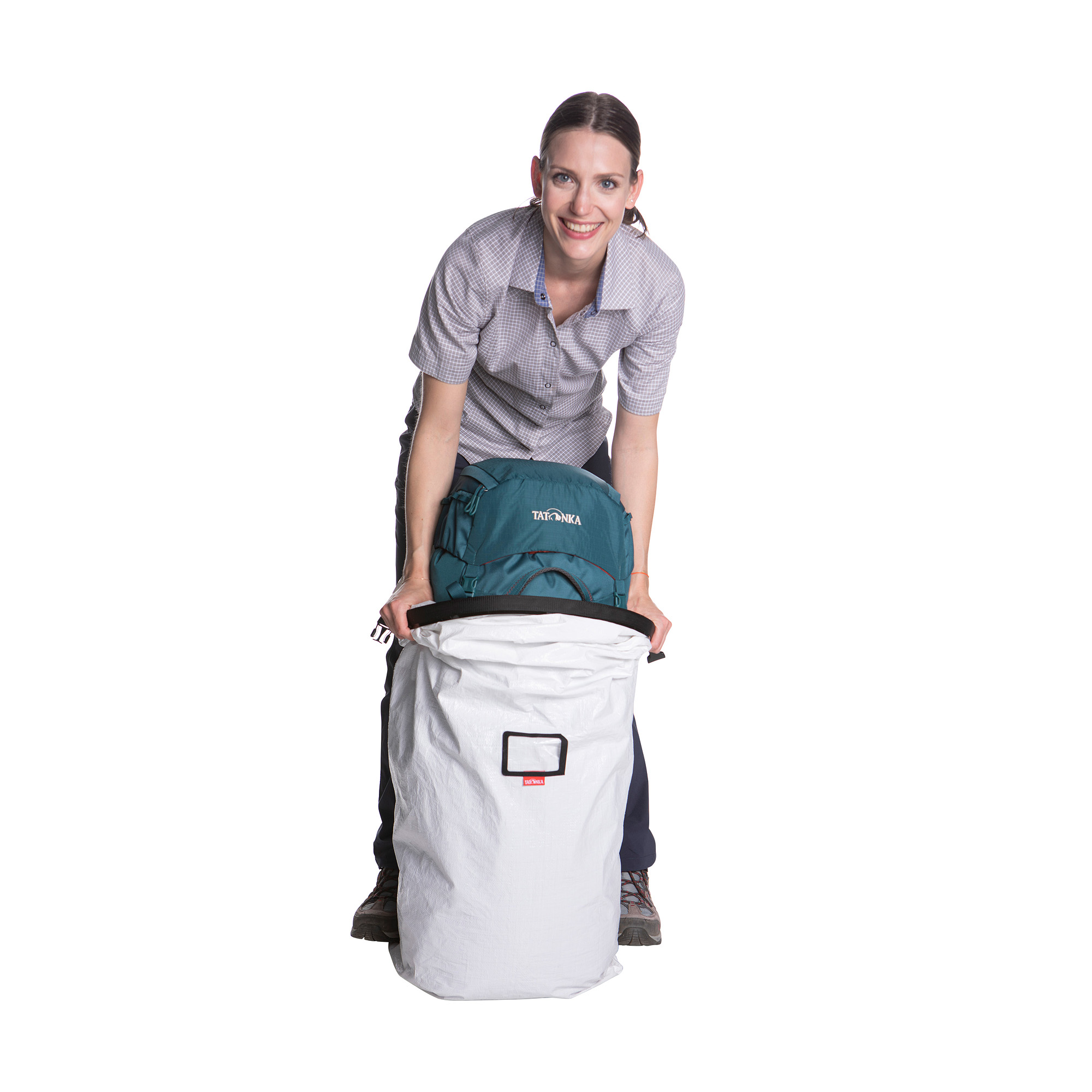 Tatonka Pack Cover Universal white silber Rucksack-Zubehör - Detailansicht Erwachsener, Männlich, Mann, Person, Schuh, Tatonka Pack Cover Universal white silber Rucksack-Zubehör - Detailansicht