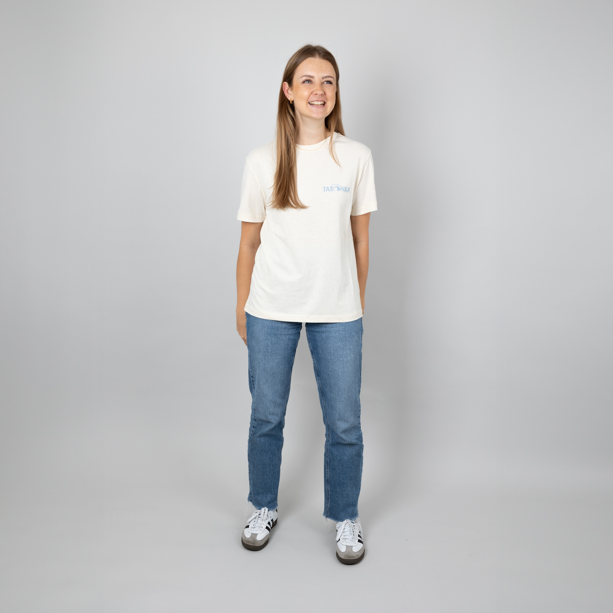 Tatonka Tatonka Contour Oversize Shirt W's white sand grau T-Shirts - Ansicht seitlich-vorne T-shirt, Hosen, Mädchen, Person, Jugendlich, Tatonka Tatonka Contour Oversize Shirt W's white sand grau T-Shirts - Ansicht seitlich-vorne