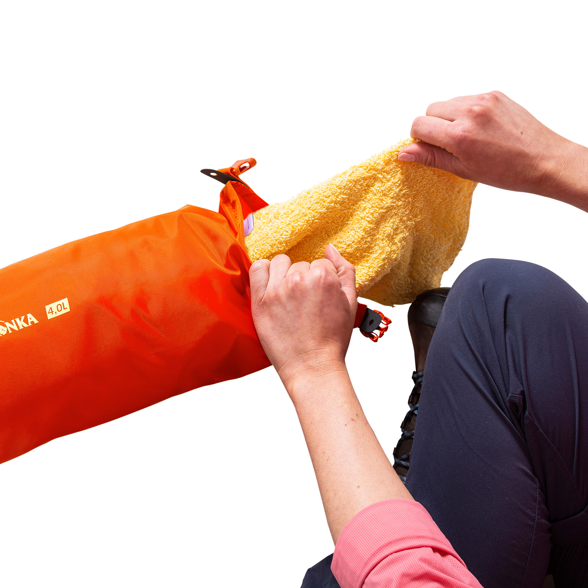 Tatonka Dry Sack 4l red orange rot Reisezubehör - Detailansicht Reinigen, Person, Tatonka Dry Sack 4l red orange rot Reisezubehör - Detailansicht
