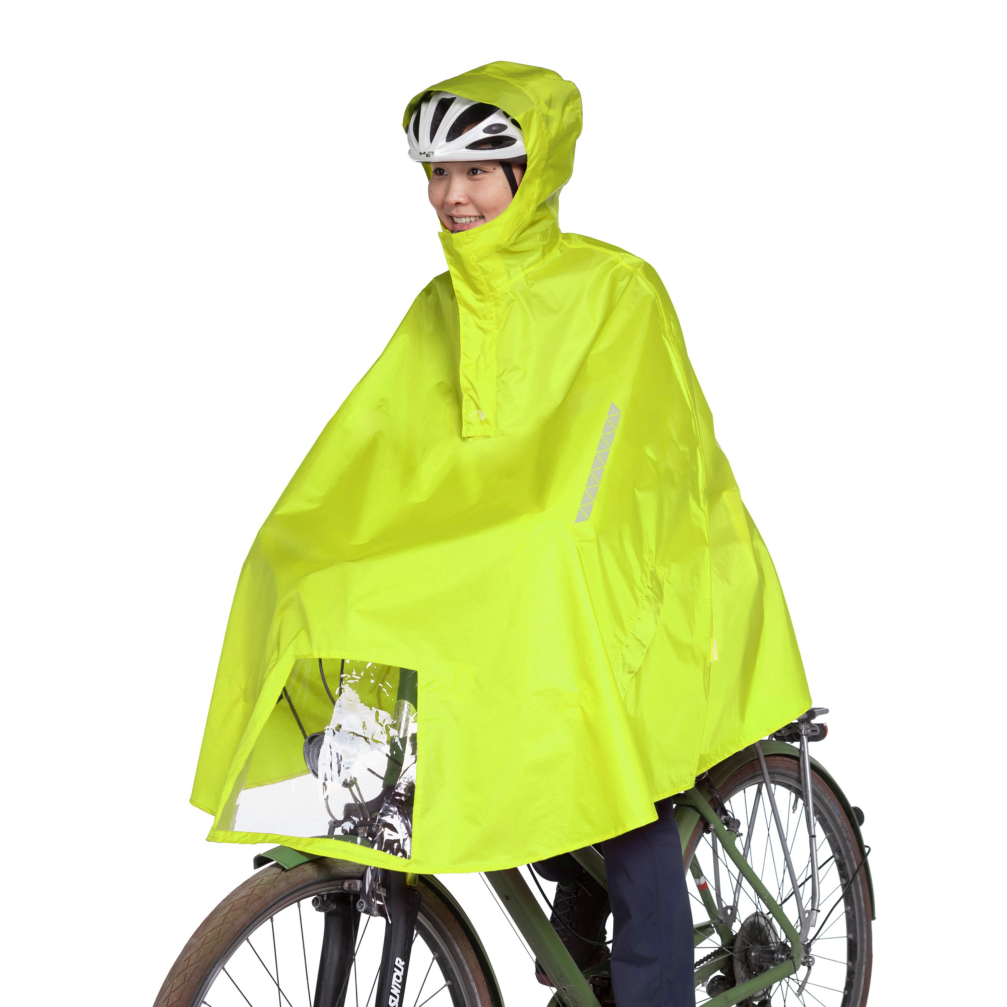Tatonka Bike Poncho safety yellow gelb Regenponchos - Ansicht seitlich-vorne Mantel, Regenmantel, Helm, Person, Fahrrad, Tatonka Bike Poncho safety yellow gelb Regenponchos - Ansicht seitlich-vorne