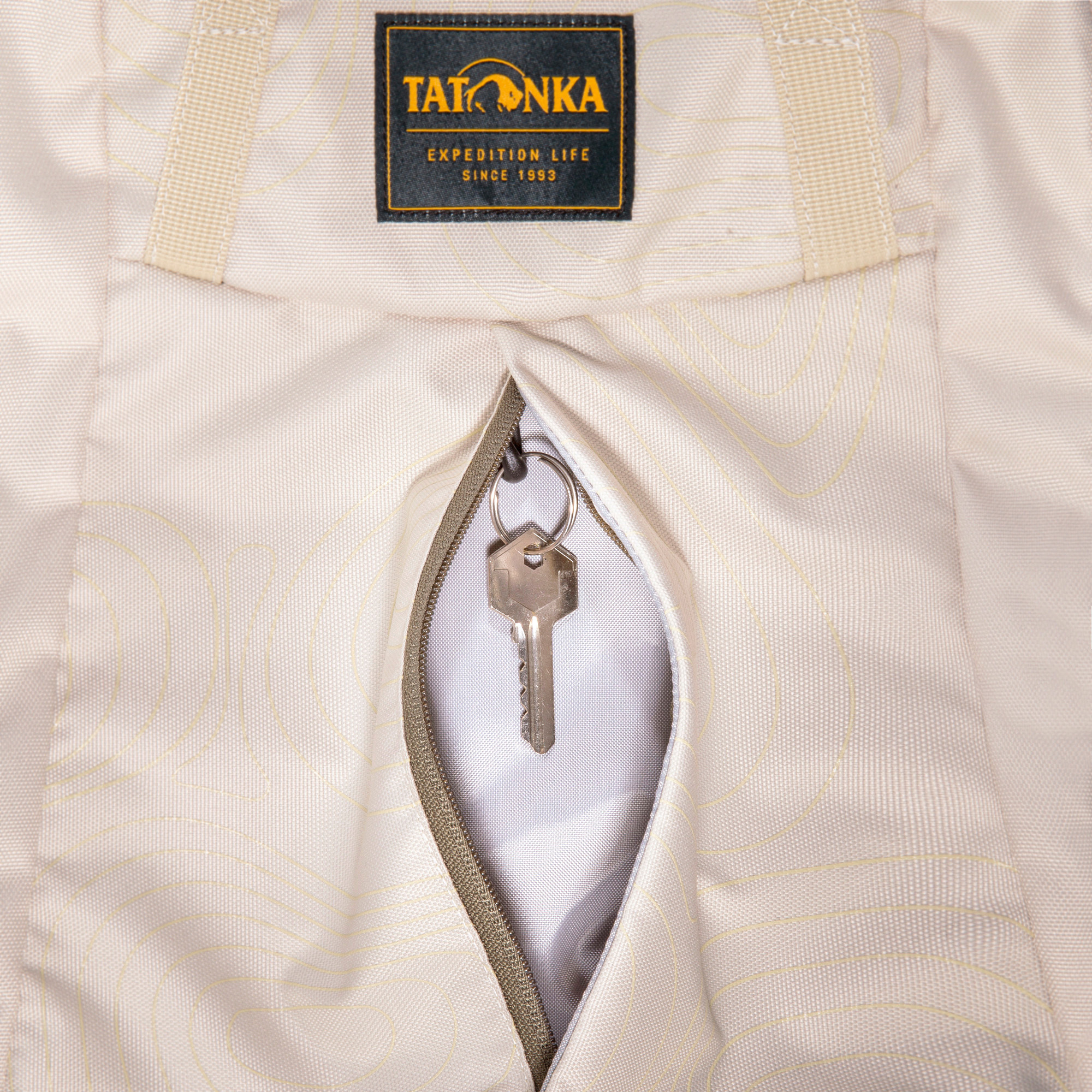 Tatonka City Pack 20 brown rice curve braun Tagesrucksäcke - Detailansicht Bekleidung, Hemd, Tatonka City Pack 20 brown rice curve braun Tagesrucksäcke - Detailansicht