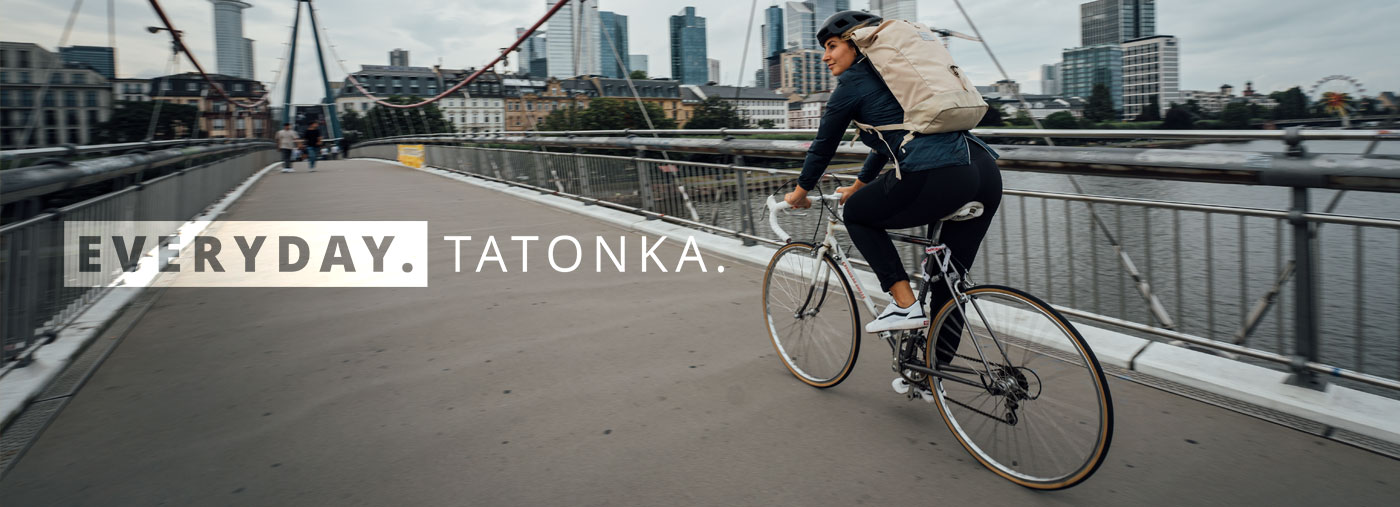 Stadt, Fahrrad, Rad, Radsport, Person, Kapok-Daypacks von Tatonka: inspiriert von der Natur – gemacht für den urbanen Alltag
