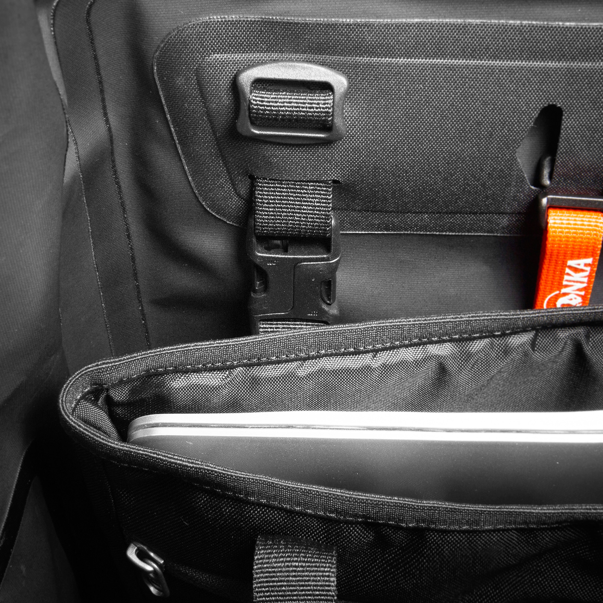 Tasche, Zubehör, Handtasche, Tatonka Commuter Rolltop 30 WP black schwarz Tagesrucksäcke - Detailansicht