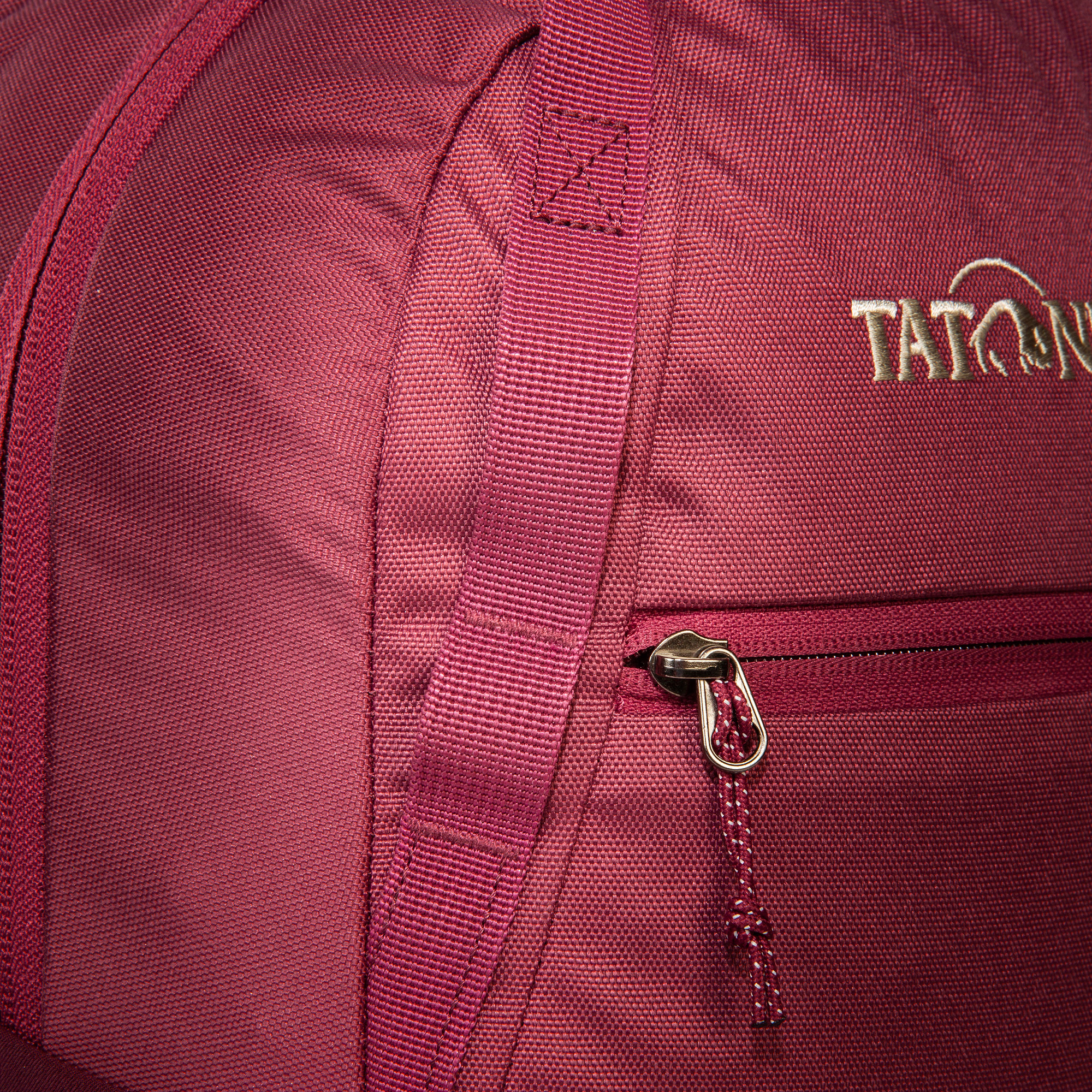 Tatonka City Pack 15 bordeaux red /dahlia  Tagesrucksäcke - Detailansicht Tasche, Kleidung, Mantel, Tatonka City Pack 15 bordeaux red /dahlia  Tagesrucksäcke - Detailansicht