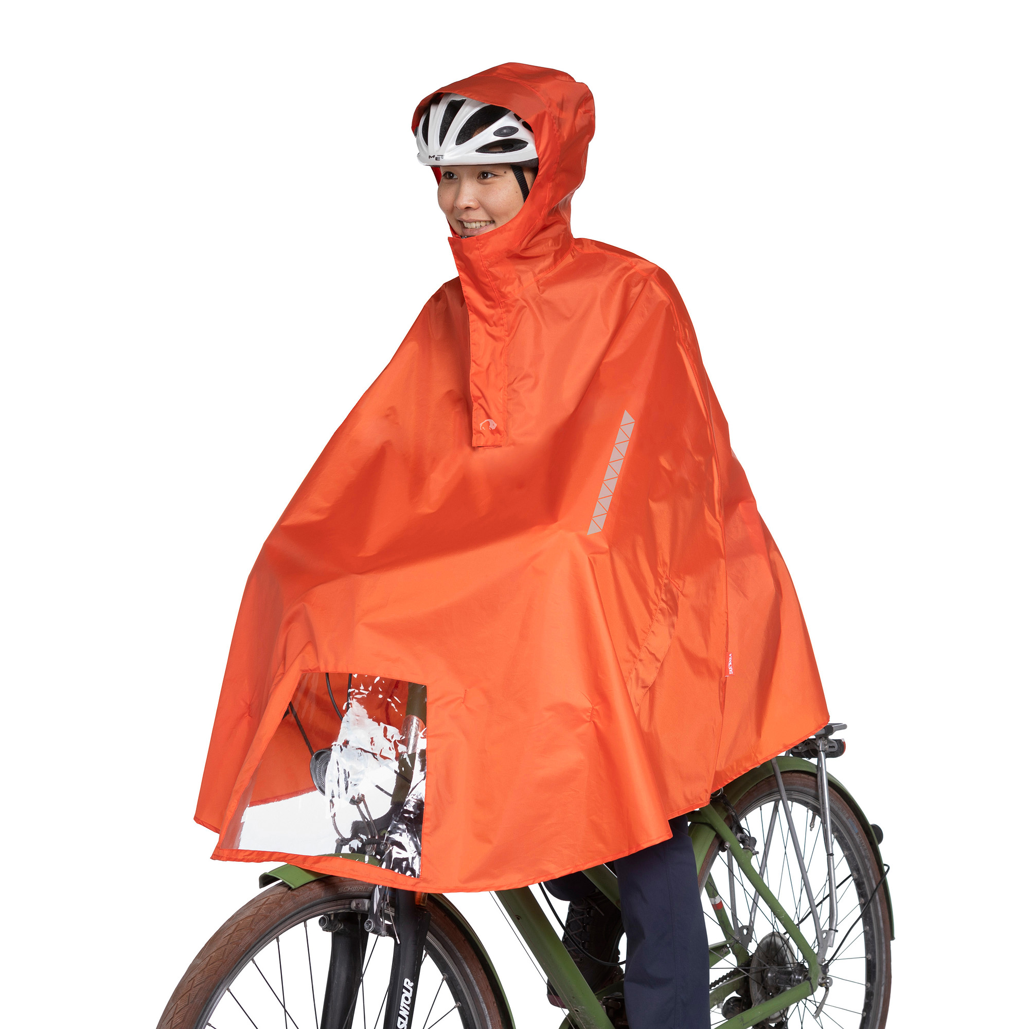 Tatonka Bike Poncho red orange rot Regenponchos - Ansicht seitlich-vorne Mantel, Helm, Regenmantel, Person, Rad, Tatonka Bike Poncho red orange rot Regenponchos - Ansicht seitlich-vorne