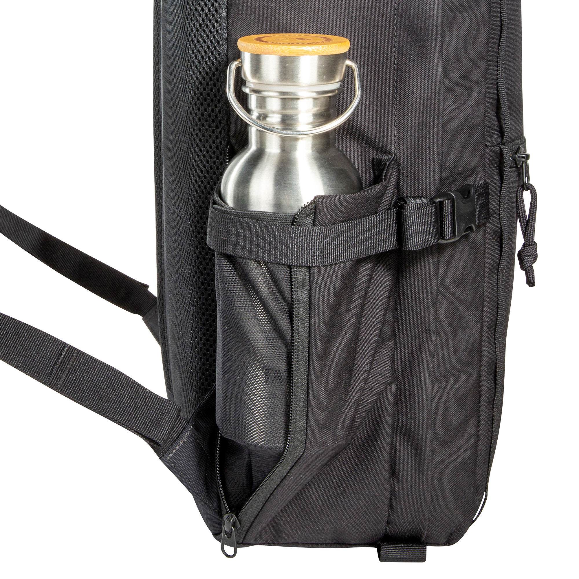 Rucksack, Flasche, Seitentasche, Schultergurte, Kordelzug, Tatonka EDC Pack 23 BC black schwarz - Detailansicht