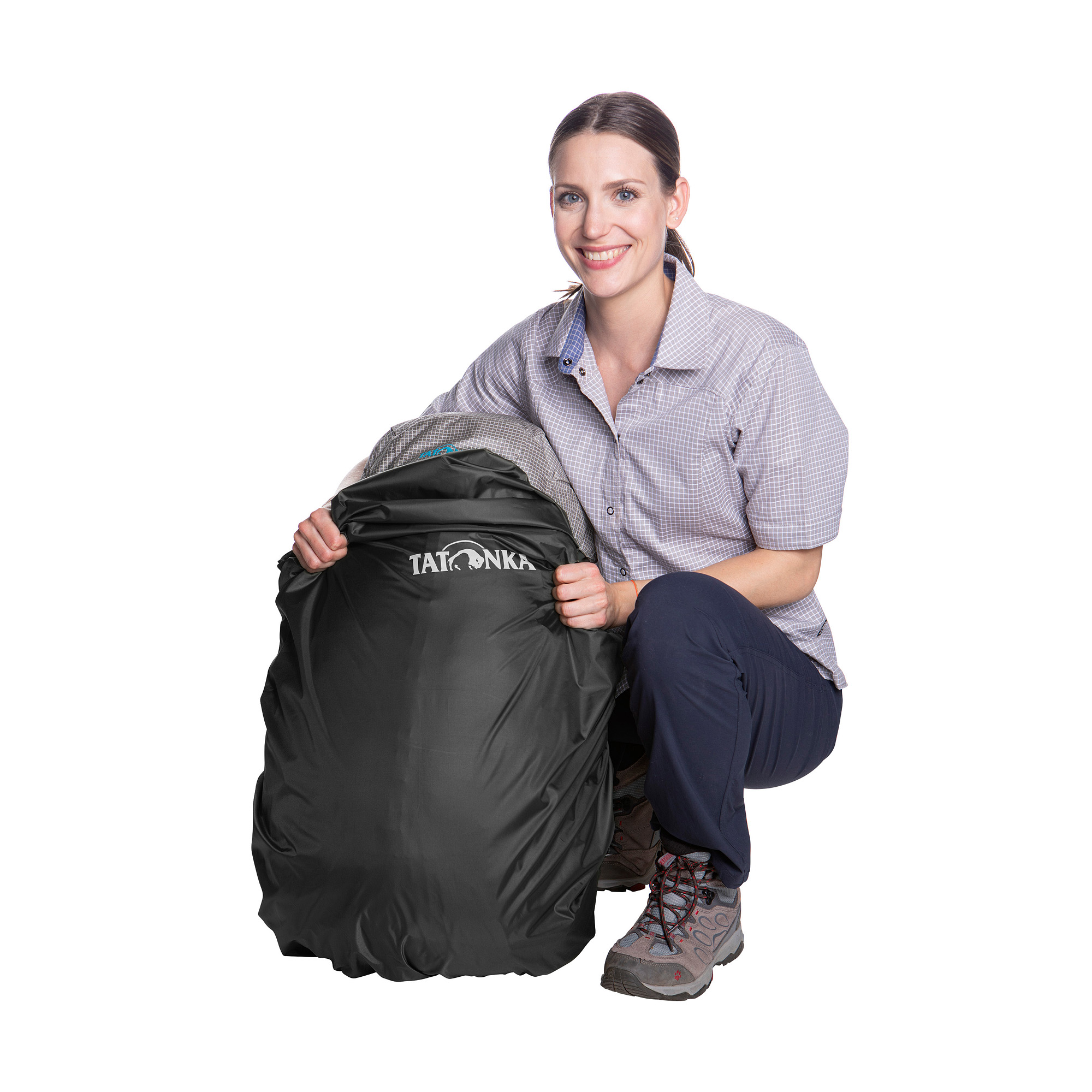 Tatonka Rain Cover 40-55l black schwarz Rucksack-Zubehör - Detailansicht Person, Kleidung, Schuhwerk, Schuh, Tasche, Tatonka Rain Cover 40-55l black schwarz Rucksack-Zubehör - Detailansicht