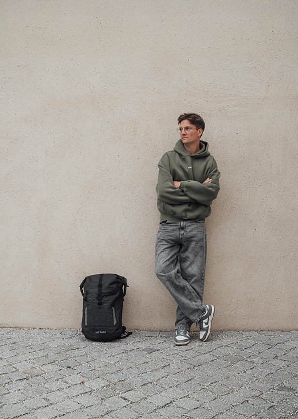 Hoodie, Sweatshirt, Olive green, Casual wear, Rucksack, Hoodie, Grün, Crewneck, Rucksack, Lässige Hose,