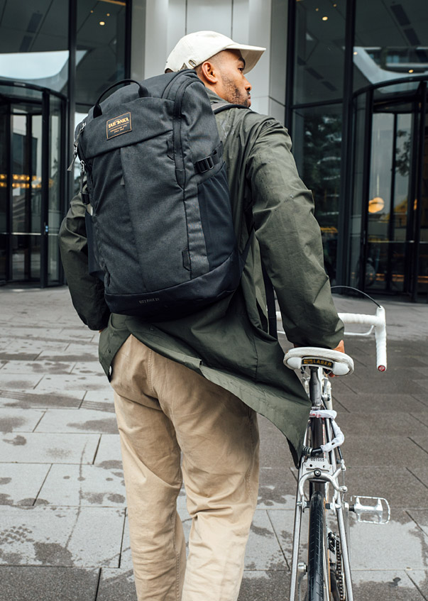 Jacke, Tasche, Erwachsener, Mann, Person, Jacke, Tasche, Erwachsener, Mann, Person, Tasche, Erwachsener, Männlich, Mann, Person,