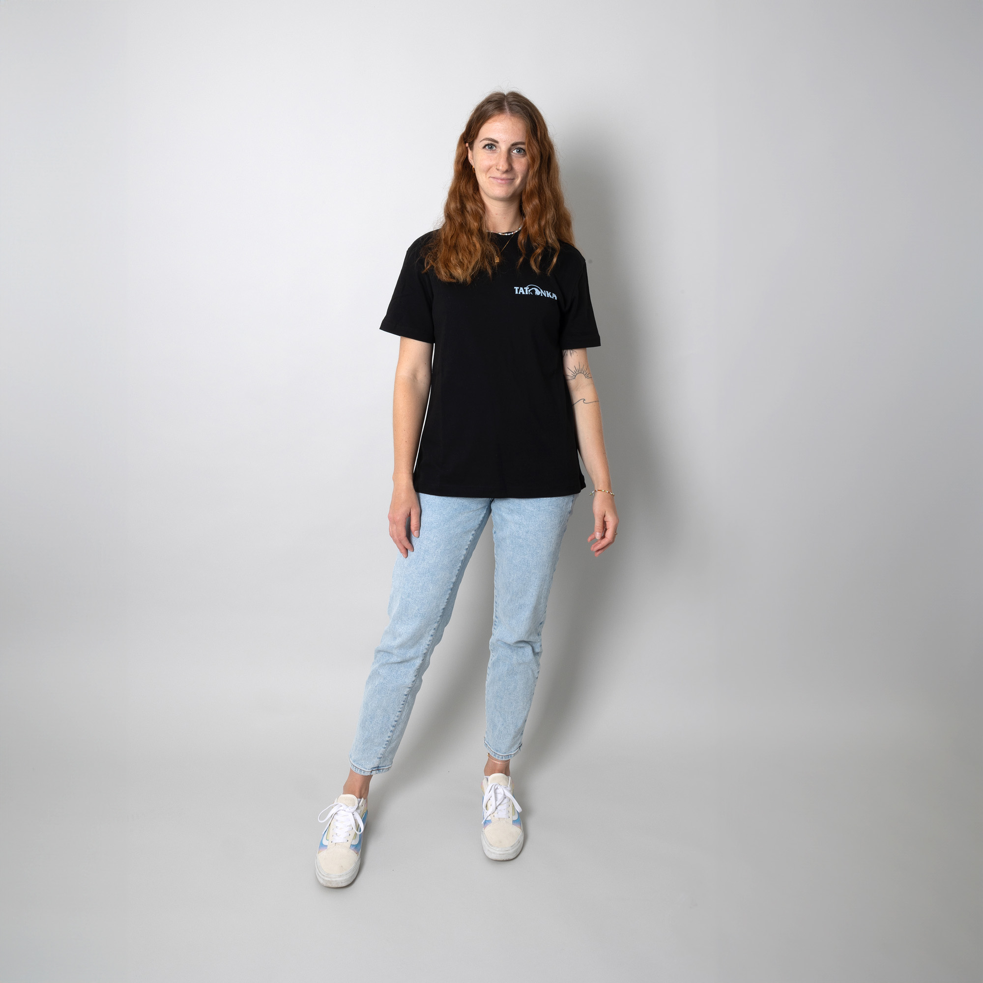 Hosen, Weiblich, Mädchen, Person, Jugendlich, Tatonka Tatonka Collage Oversize Shirt W's black schwarz T-Shirts - Ansicht seitlich-vorne