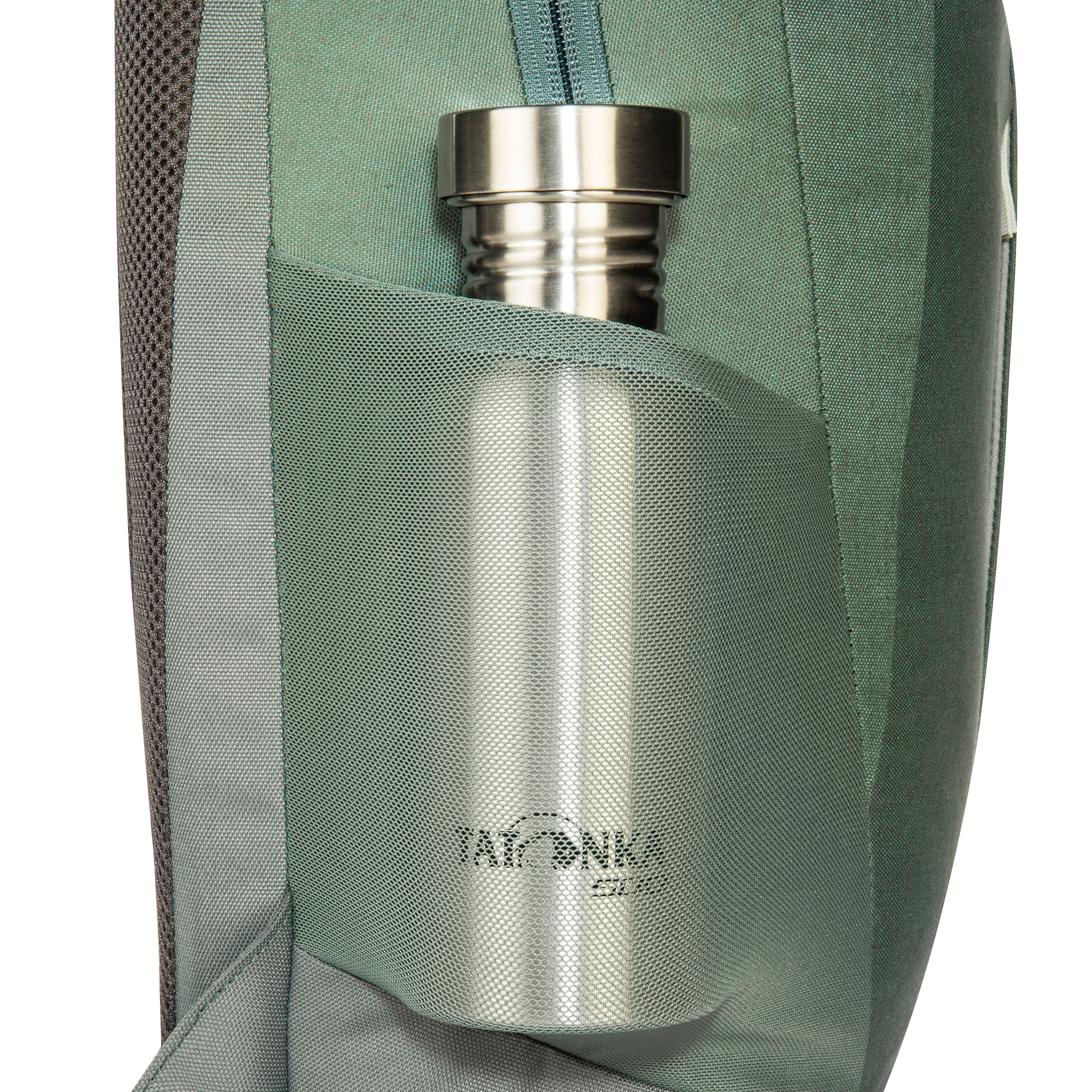 Flasche, Wasserflasche, Zubehör, Tasche, Handtasche, Tatonka City Pack 20 Kapok sage green grün Tagesrucksäcke - Detailansicht