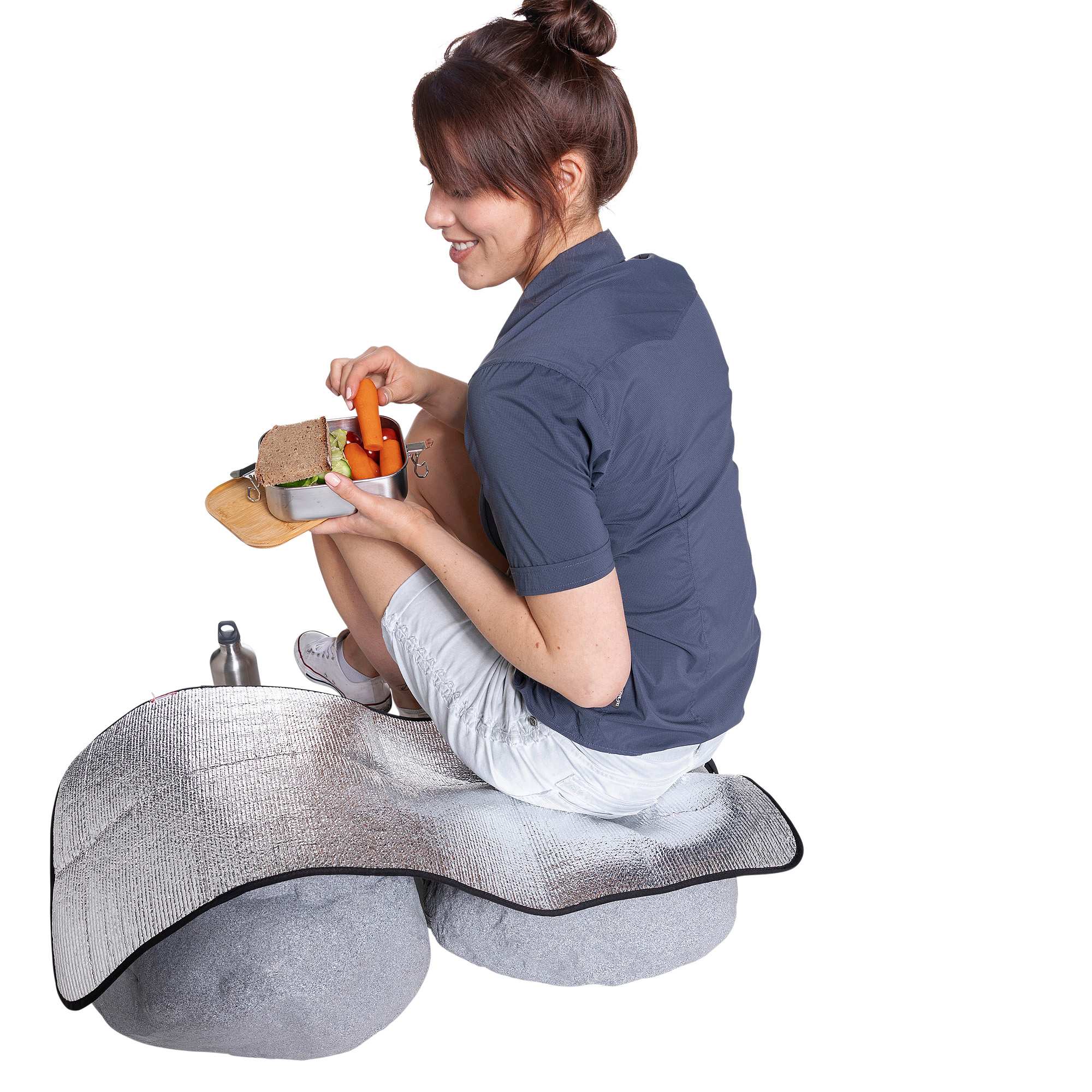Person, Sitzen, Erwachsener, Weiblich, Frau, Tatonka Alu-Seat Mat 45 x 90cm silver grau Reisezubehör - Detailansicht