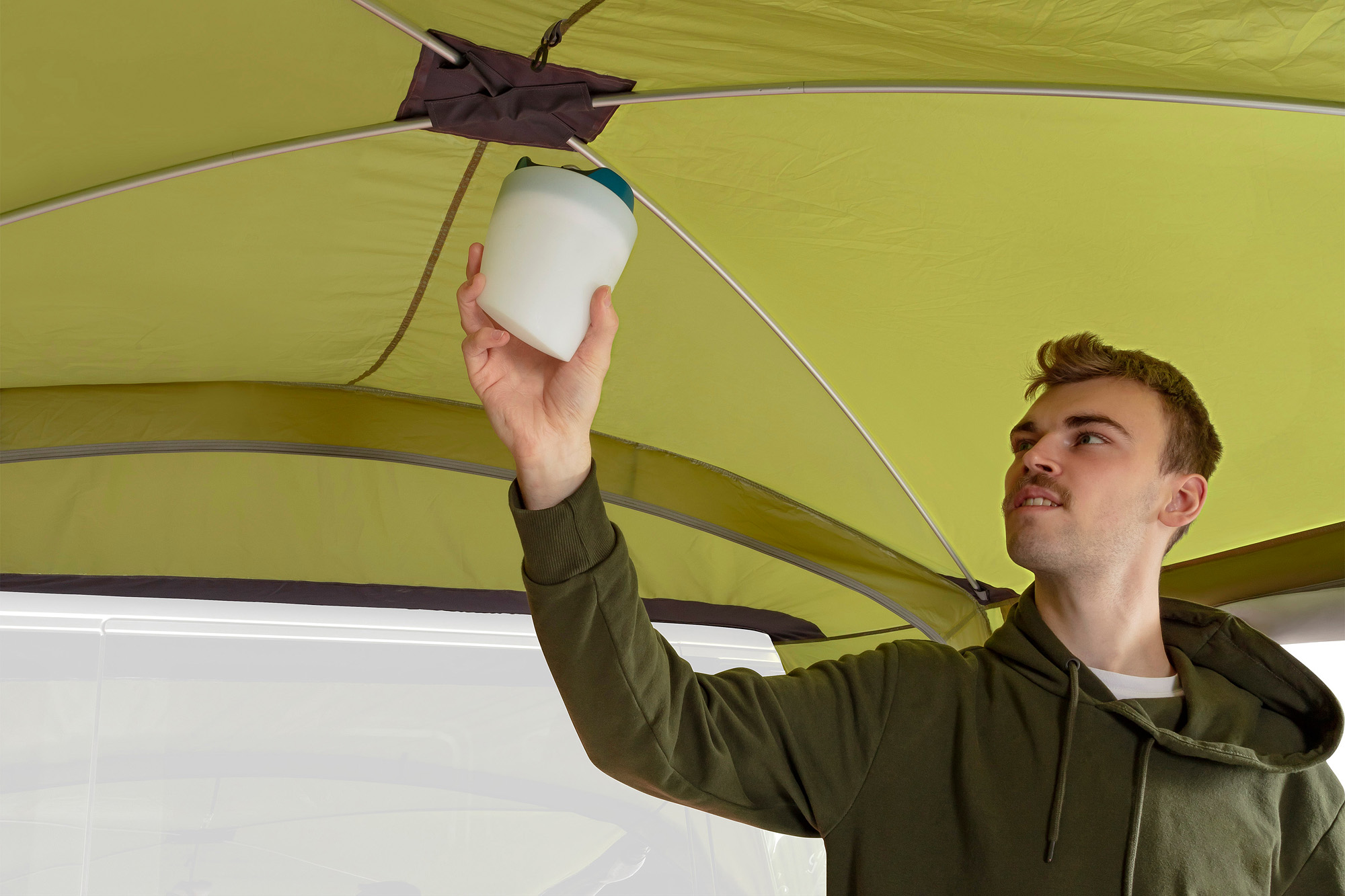 Finger, Person, Draußen, Unterschlupf, Baldachin, Tatonka Van Camp light olive grün Zelt- & Tarpzubehör - Detailansicht