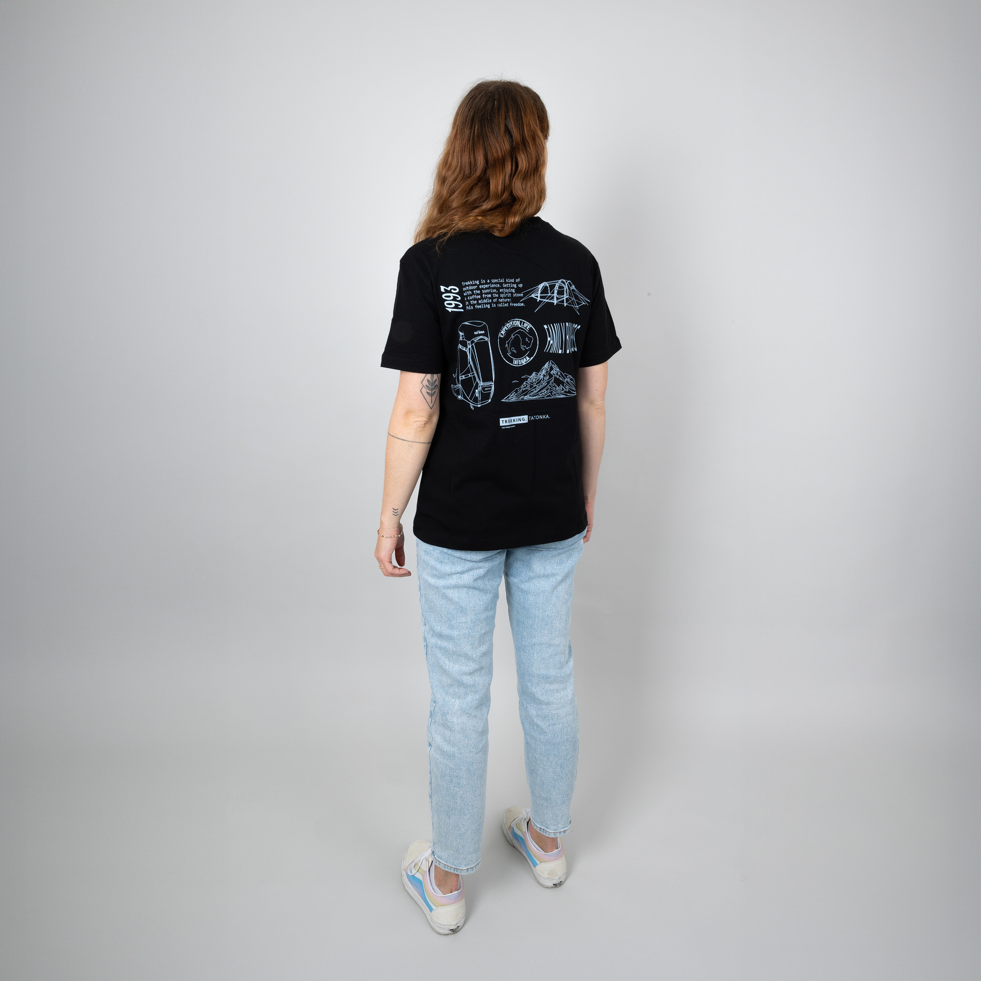 T-shirt, Hosen, Person, Hemd, Jeanshose, Tatonka Tatonka Collage Oversize Shirt W's black schwarz T-Shirts - Ansicht seitlich-hinten